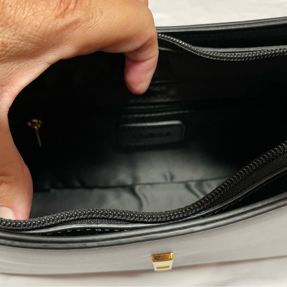 Sleek Black Shoulder Bag with Gold Accents - Picture 4 of 4